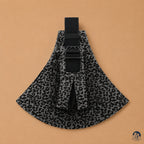 Porte bebe sling motif léopard coloris gris anthracite brushhoo