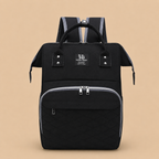 Sac à dos à langer noir sur un fond beige nuancier en vue de face