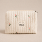 Trousse de rangement beige motif tulipes, parfait pour l'essentiel de votre bébé. Avec un arrière plan beige nuancier en vue de face